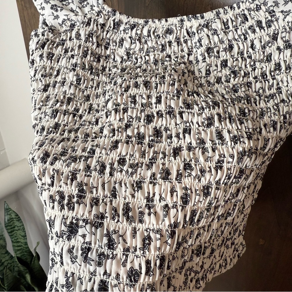 Sienna Sky Black and White Floral Blouse tie front smocked back Size L cap sleev - Picture 10 of 10